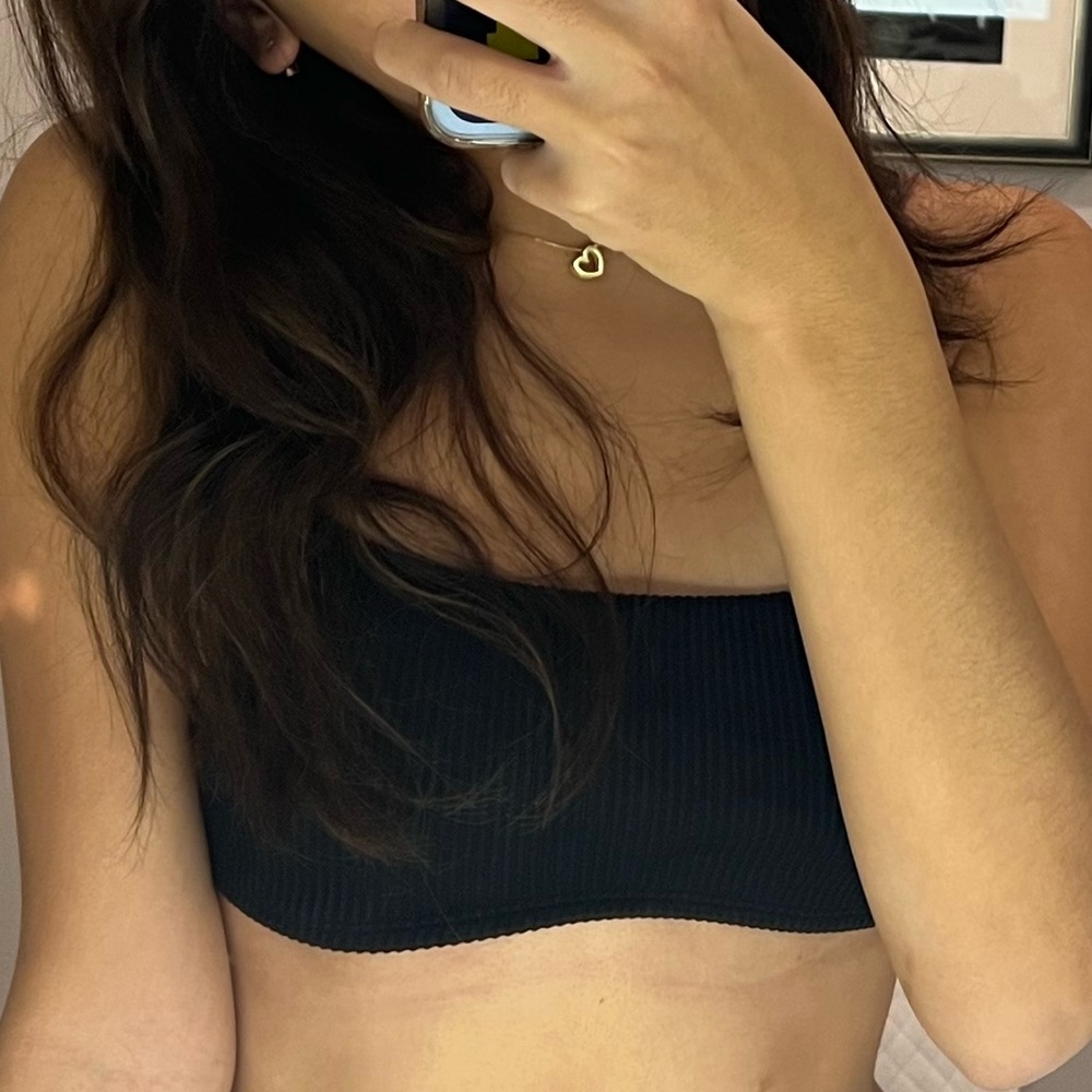 HOLLISTER SWIM BLACK SCOOP BIKINI TOP 🖤🌊